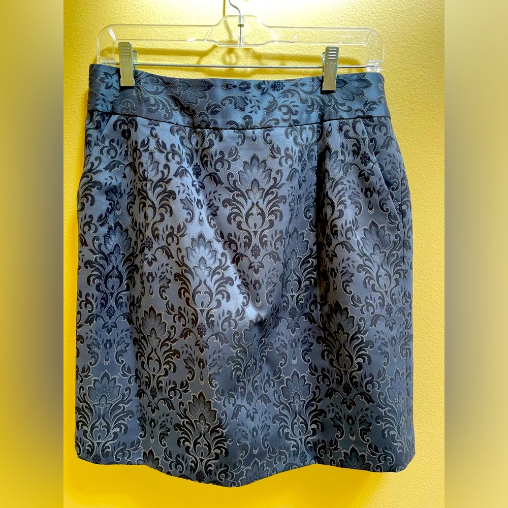 Ann Taylor A line gray-blue paisley pattern skirt. Lined